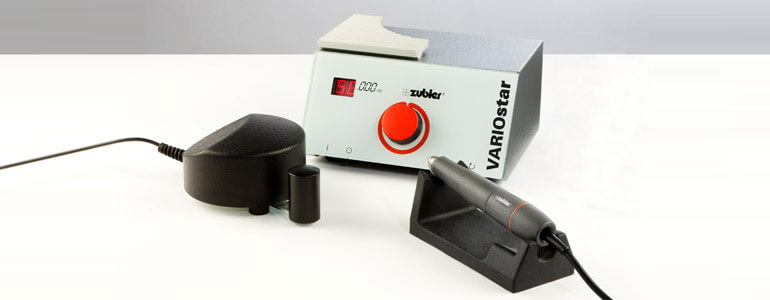 VARIOstar D50 - Tisch-Steuergerät. Werkzeugablage, gut lesbare Drehzahlanzeige und Drehzahlregler.
